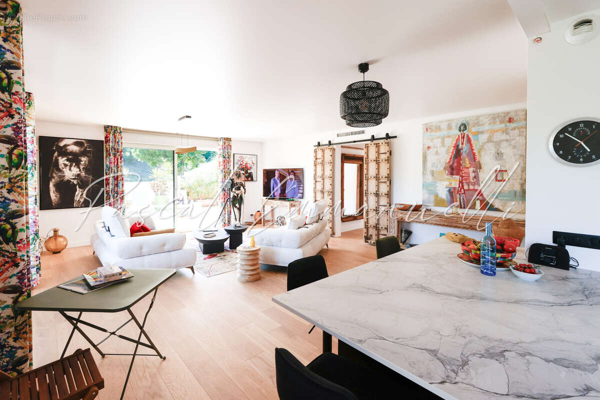 Appartement à MANDELIEU-LA-NAPOULE