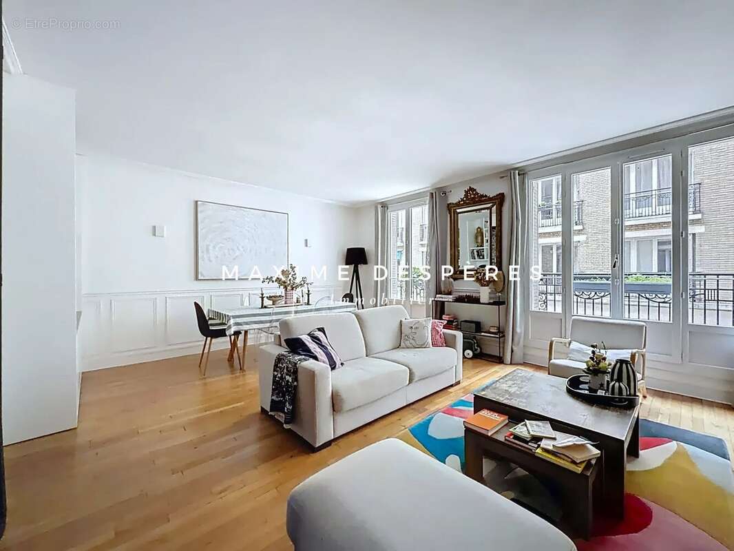 Appartement à PARIS-16E