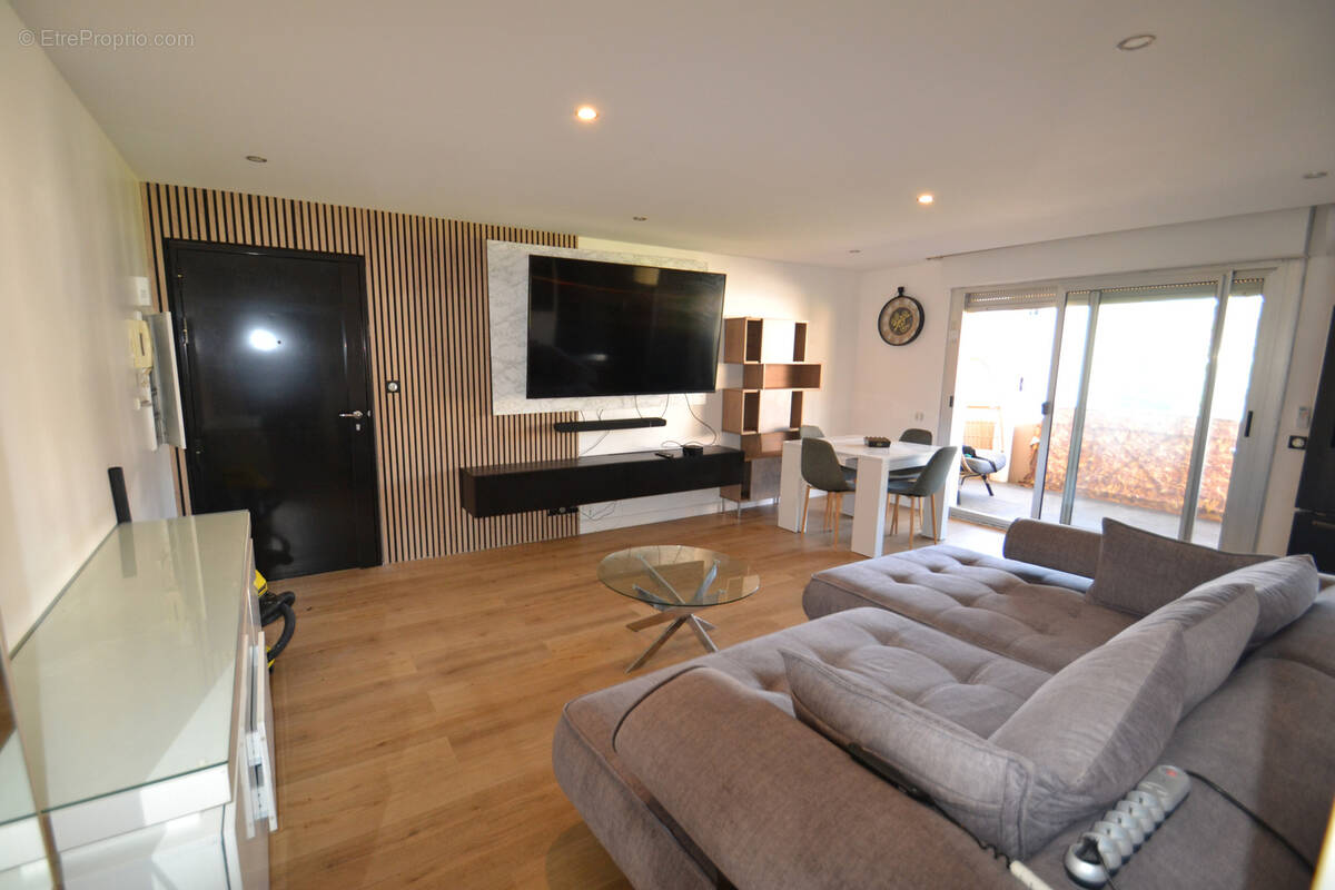 Appartement à VALLAURIS