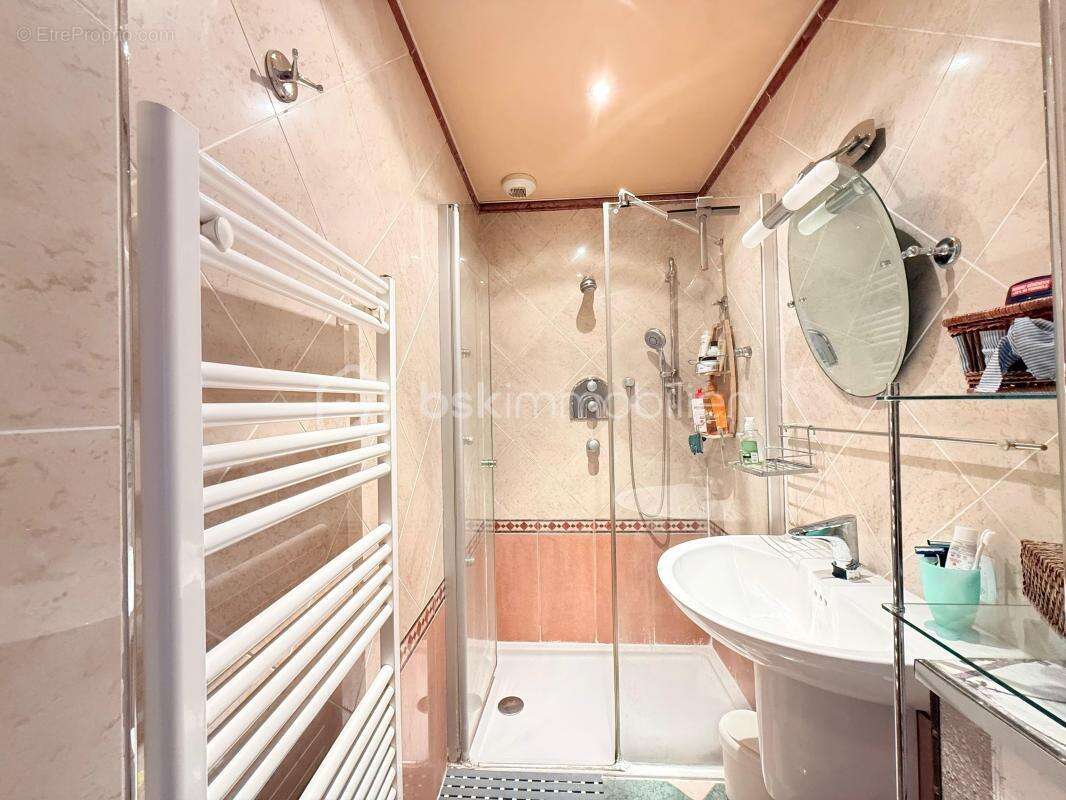 Maison spacieuse avec terrasse et jardin dans un cadre serein - photo 18