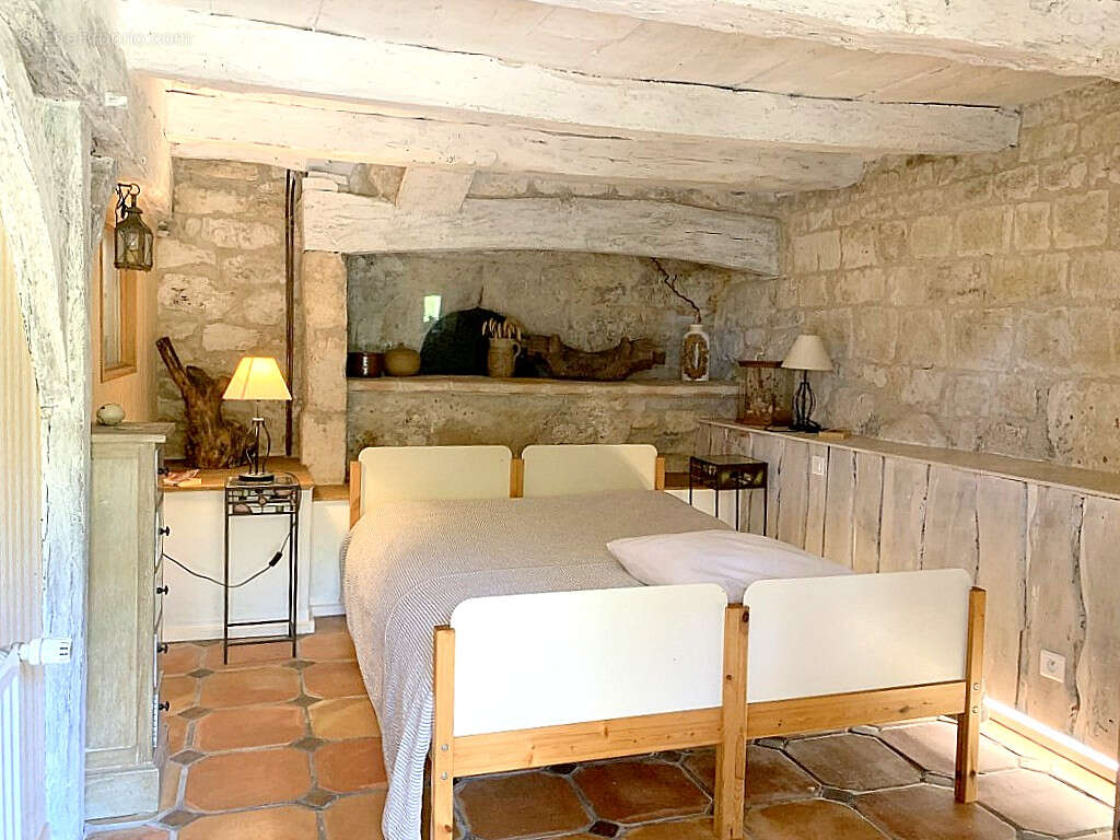 46800 Montcuq -Propriété de caractère 420 m², 11 chambres, piscine et espace bien-être sur 2,5 ha - photo 12