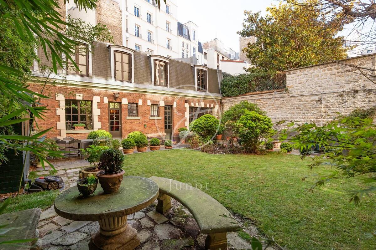 Maison à PARIS-16E