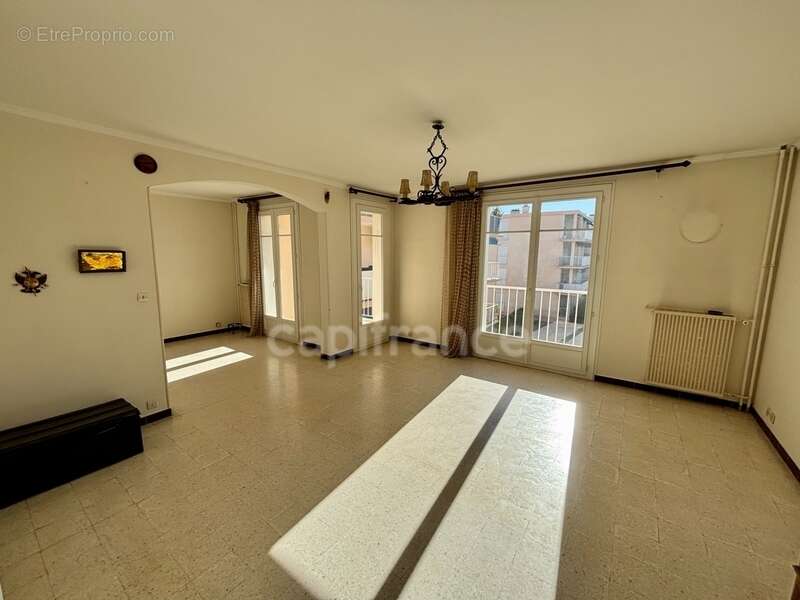 Appartement à vendre 4 pièces LA CIOTAT (13) - photo 2