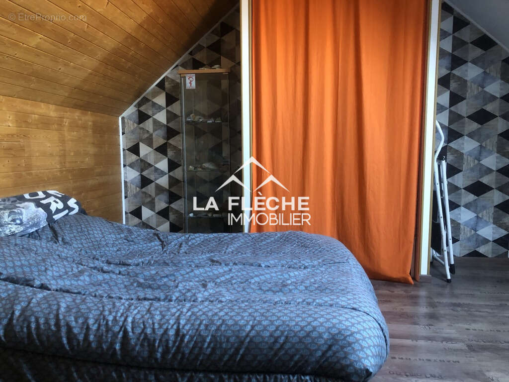 Maison à LA CHAPELLE-D'ALIGNE
