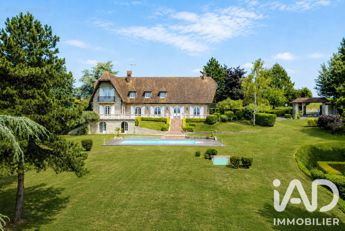 Photo 1 - Maison à LE MONT-SAINT-ADRIEN