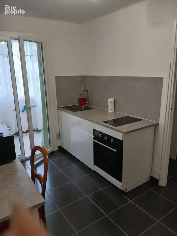 Titre : Studio 30 m2 entièrement rénové à neuf   Centre-ville Six-Fours-les-Plages - photo 2