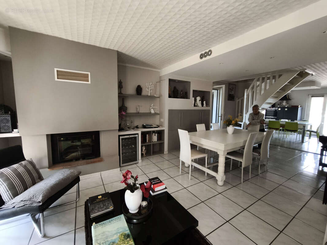 Photo 4 - Maison à VEAUCHE