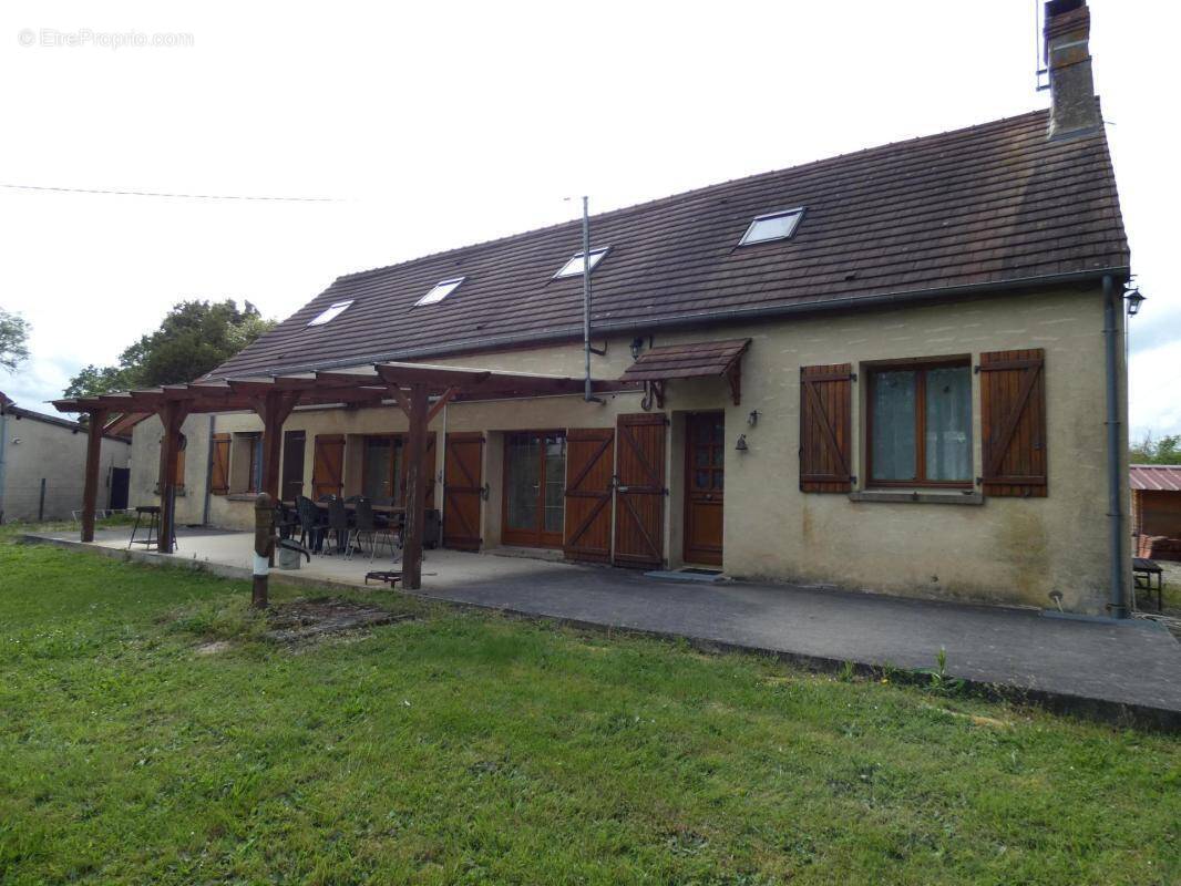 Maison à LE MELE-SUR-SARTHE