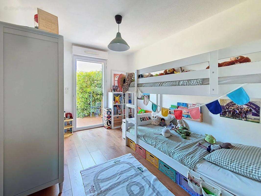 Appartement à SAINT-LAURENT-DU-VAR