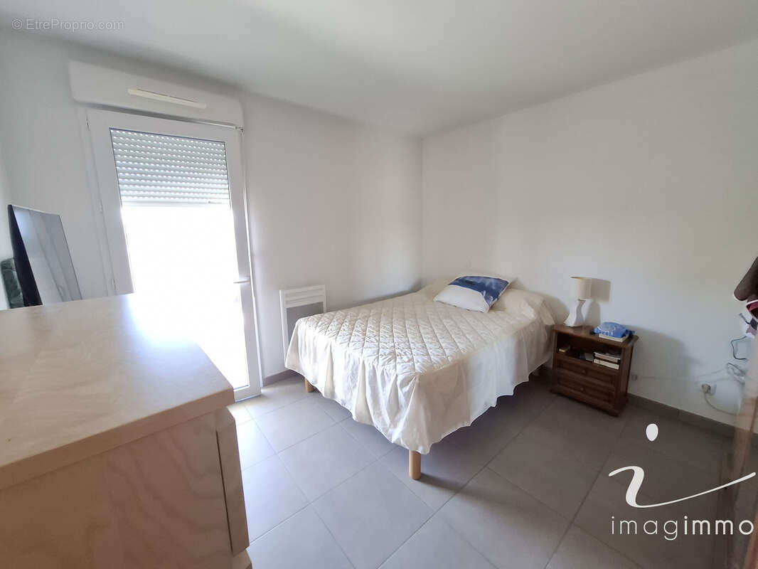 Bel appartement récent de type 3 avec grande terrasse et 2 stationnements ! - photo 3