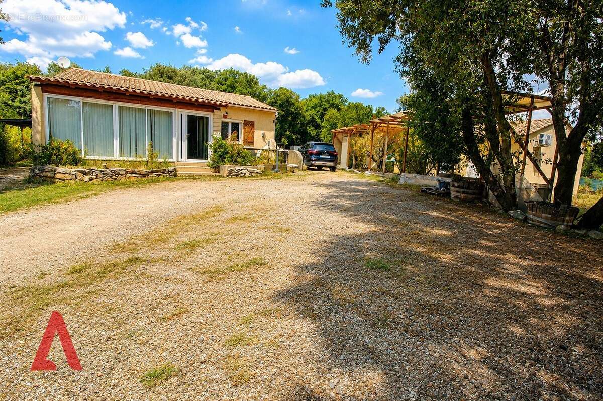Caussiniojouls  propriété rare avec maison, gîte indépendant, piscine et 1 470 m² de terrain  un véritable havre de paix  359 - photo 12