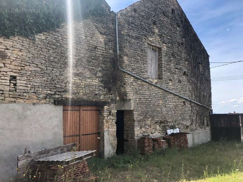 Maison à SAINT-GERMAIN-LES-SENAILLY