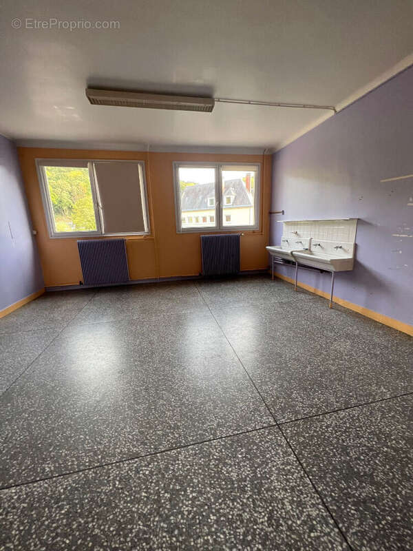 Immeuble région Bernay surface 2023 m2 - terrain 7600 m2 - photo 4