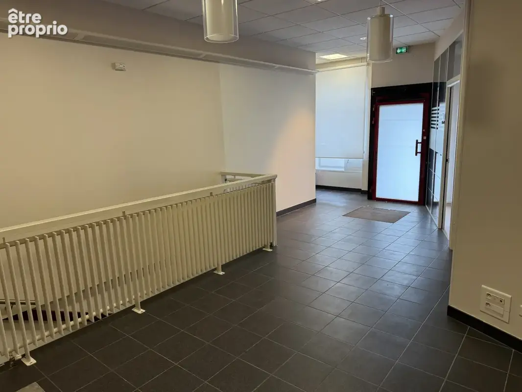Local commercial   centre-ville   env. 100 m2 - photo 5