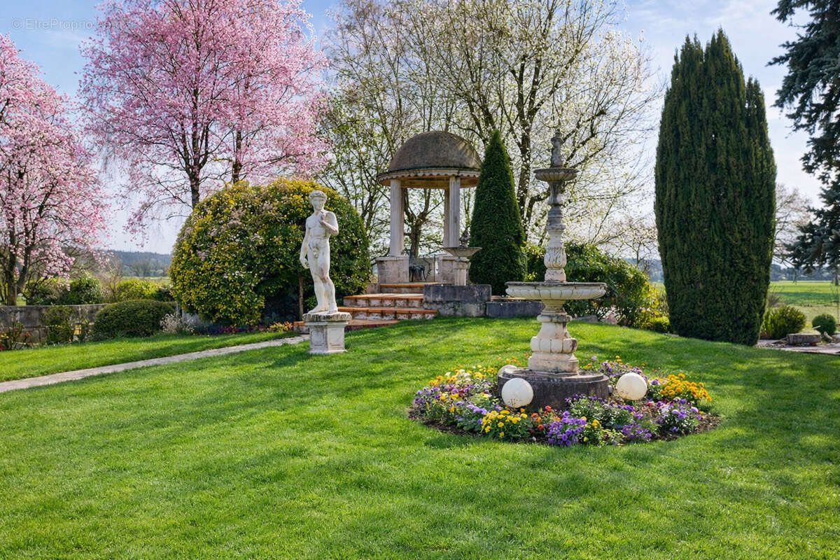 Propriété de caractère avec dépendances et parc - Bien rare - photo 2