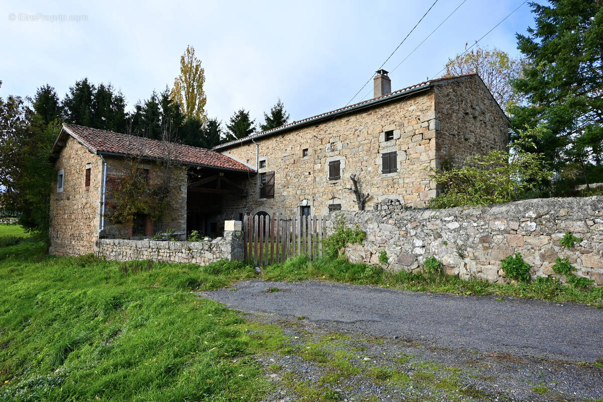 Maison à SAINT-HILAIRE-CUSSON-LA-VALMITTE