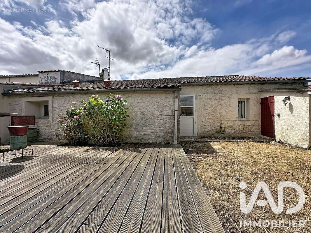 Maison 112 m² à Rochefort  - photo 2