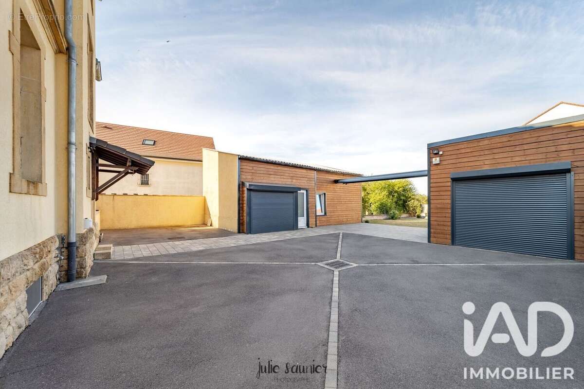 Maison 195 m² à Saint-Privat-La-Montagne  - photo 9