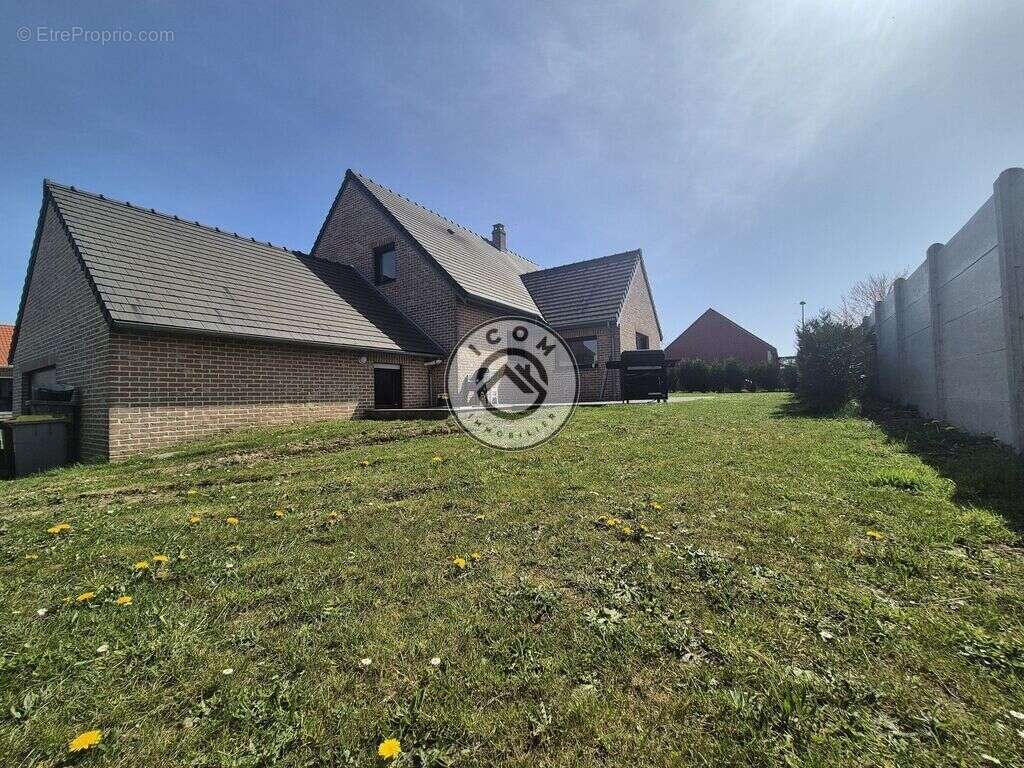 Maison à AULNOYE-AYMERIES