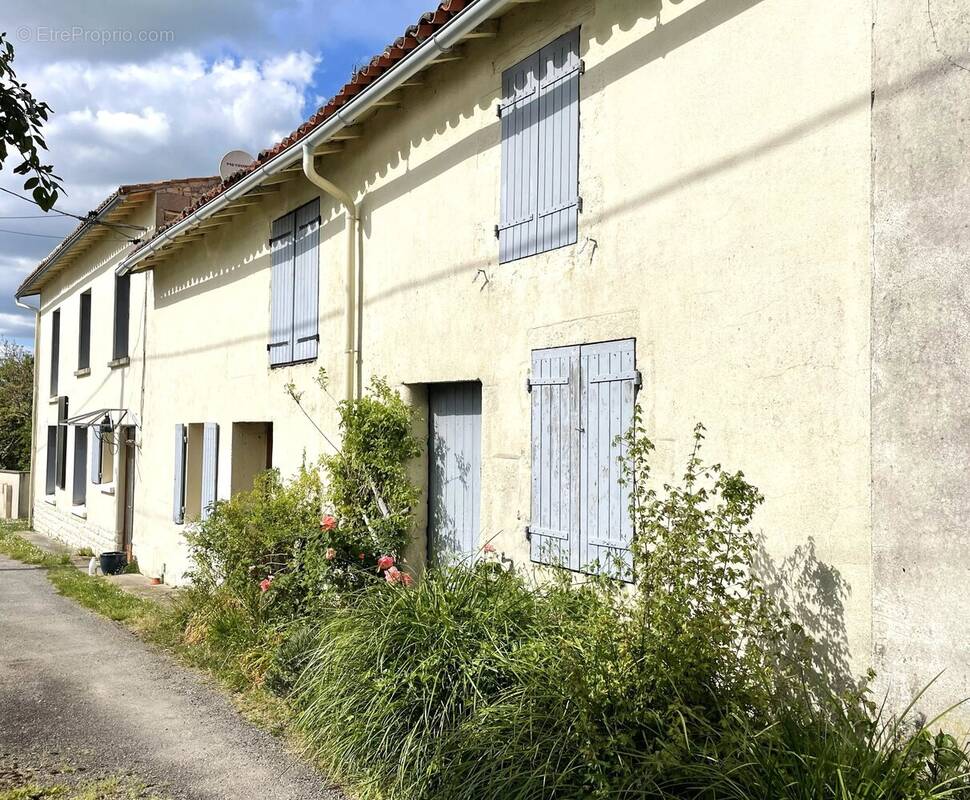 Maison à FONTAINE-CHALENDRAY