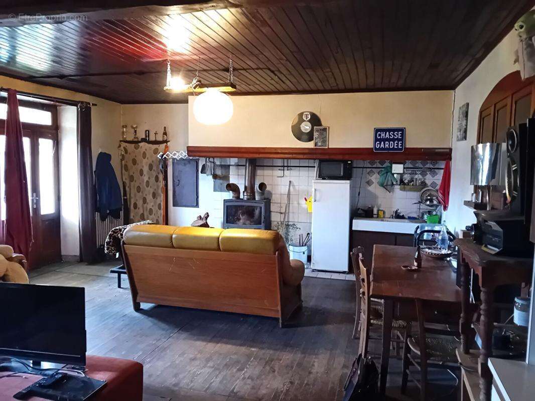 Corps de ferme 280 m2 maison et granges - photo 4