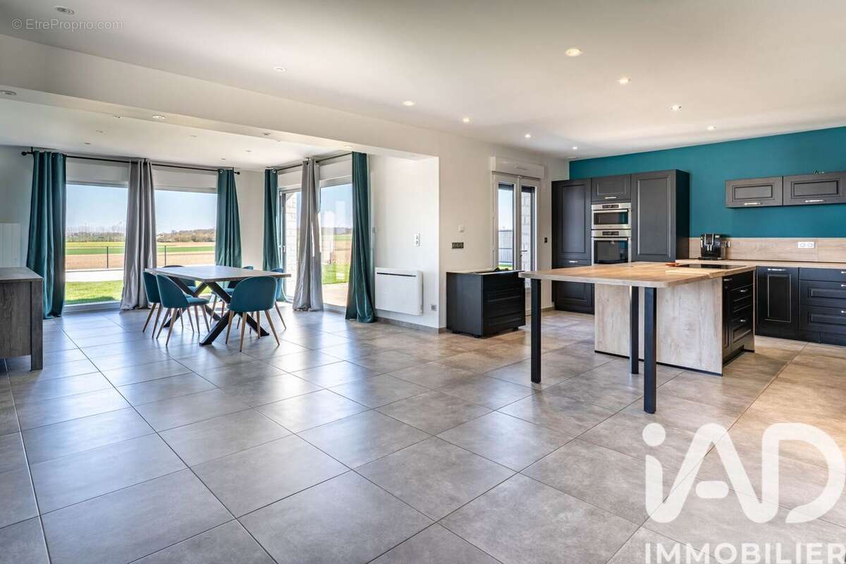 Photo 4 - Maison à MONTESCOURT-LIZEROLLES