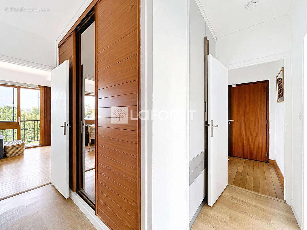 Appartement à LA CELLE-SAINT-CLOUD