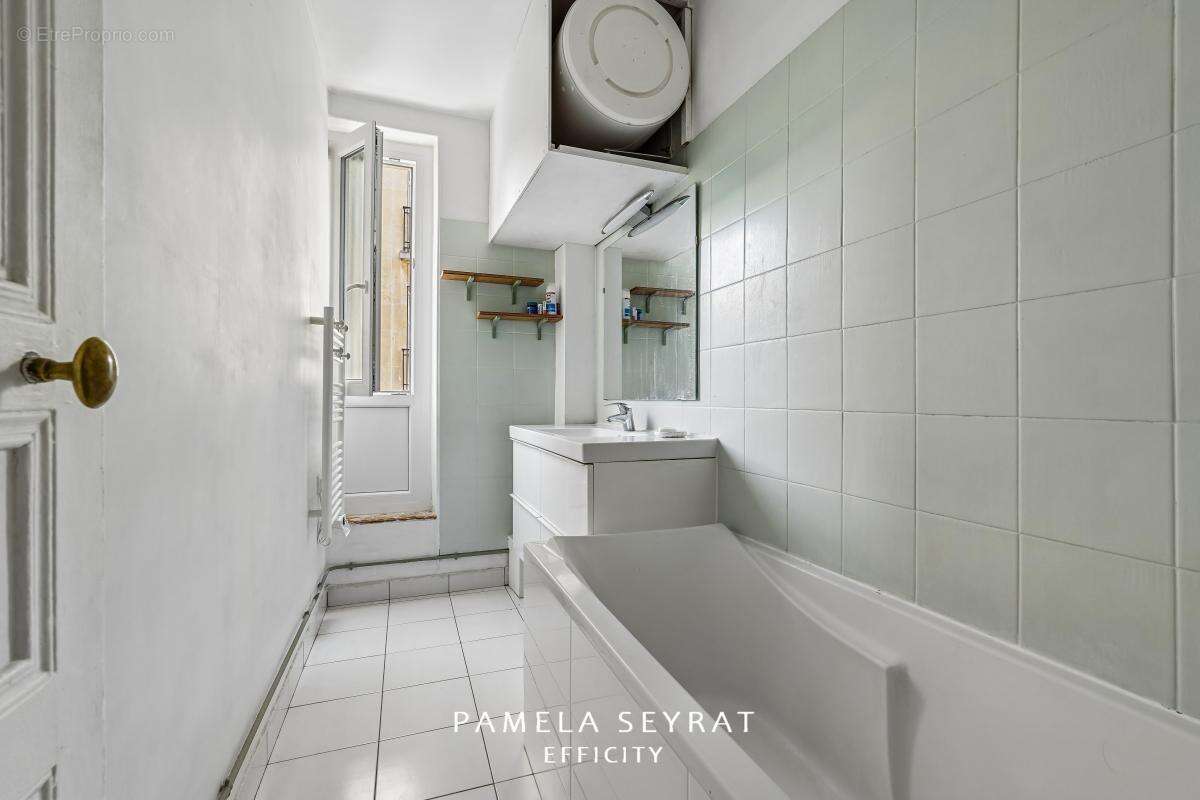 Appartement à PARIS-17E