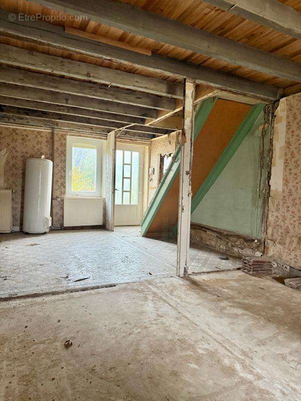 Maison à rénover – Fort potentiel – Centre village - photo 4
