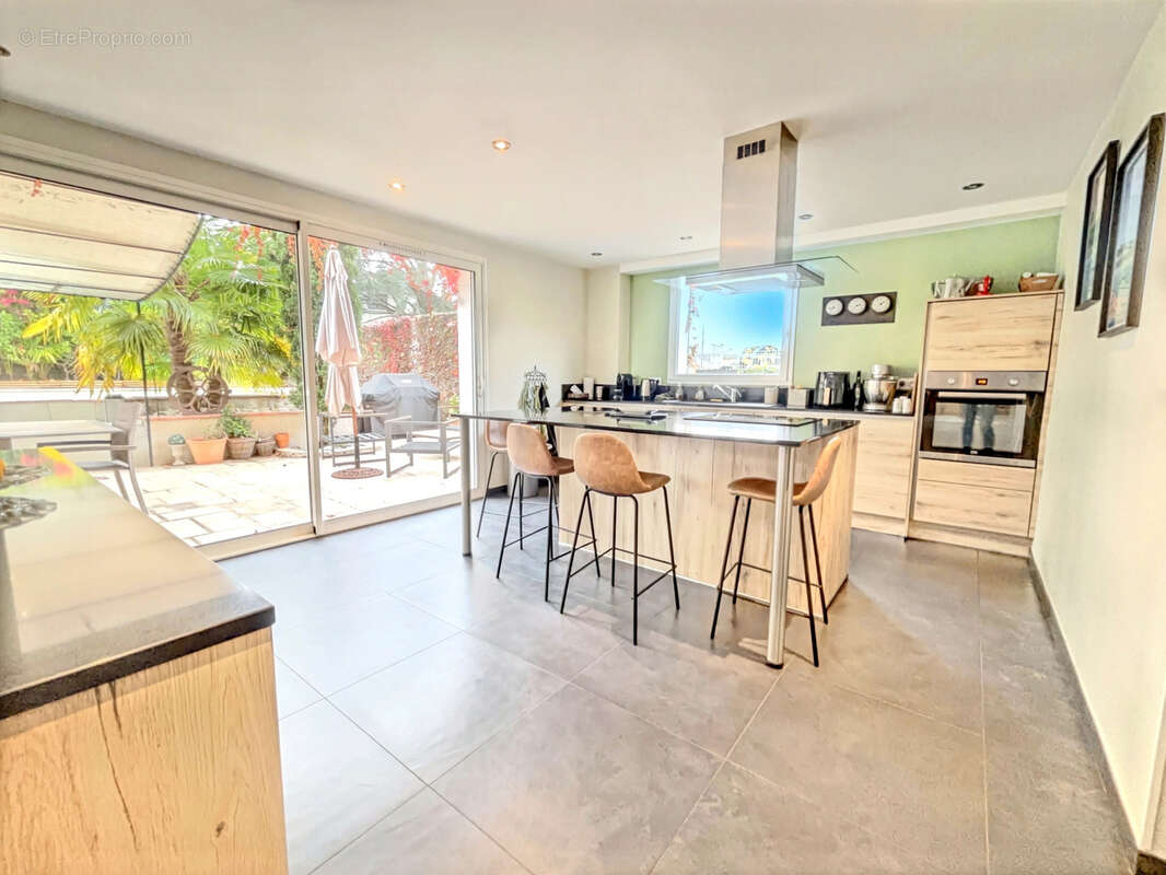 Maison à BRISON-SAINT-INNOCENT