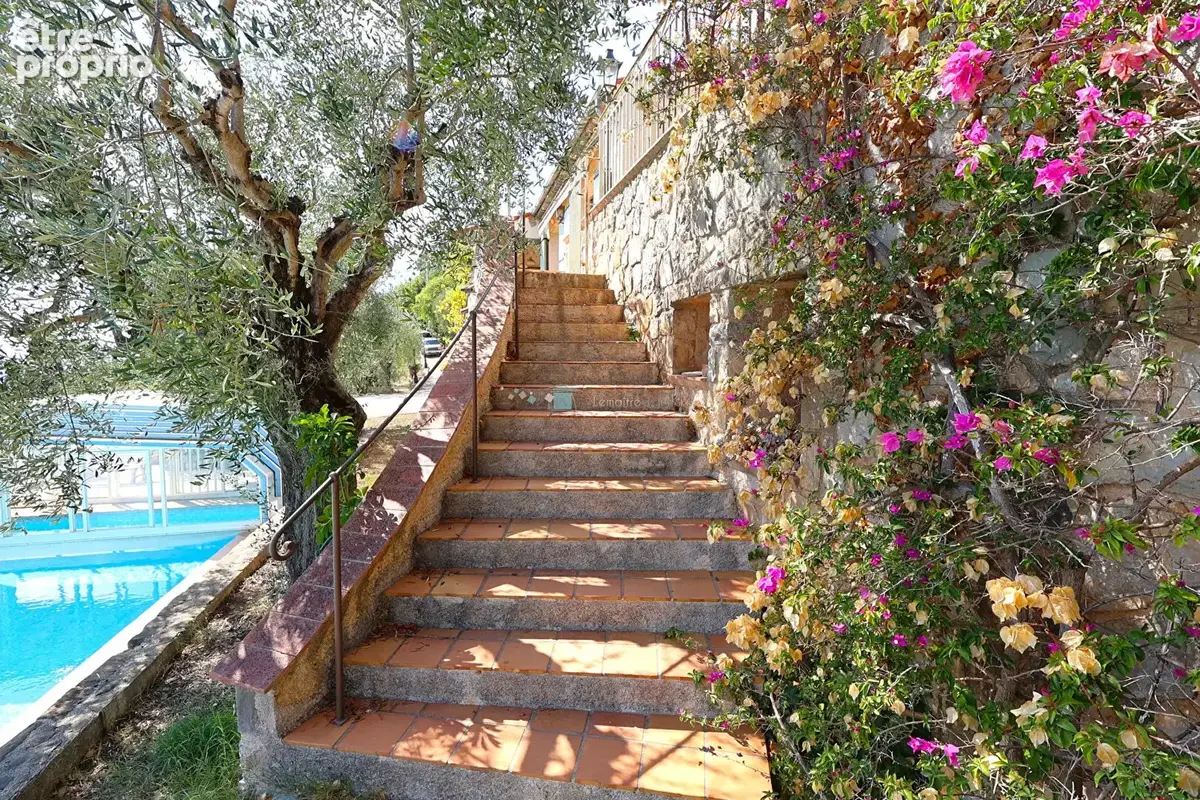 Villa Speracedes 220 m² avec piscine et terrain de 2639 m² vue mer et lac - photo 12