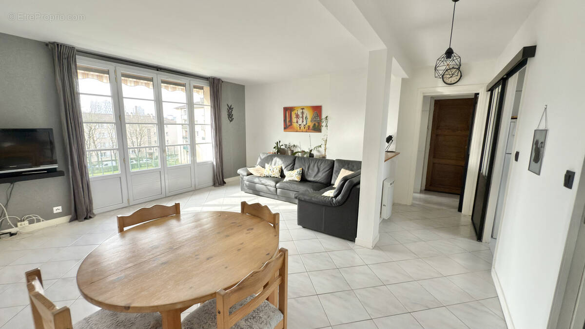 Appartement à SAINT-GRATIEN