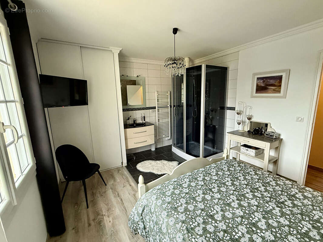 Maison à ALLEZ-ET-CAZENEUVE