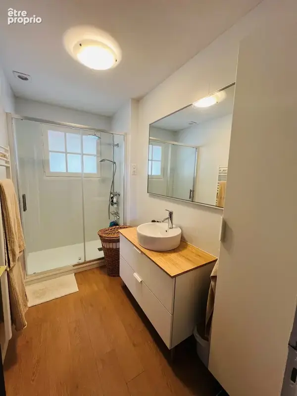 Maison familiale de plain-pied avec jardin, véranda et prestations récentes - photo 18