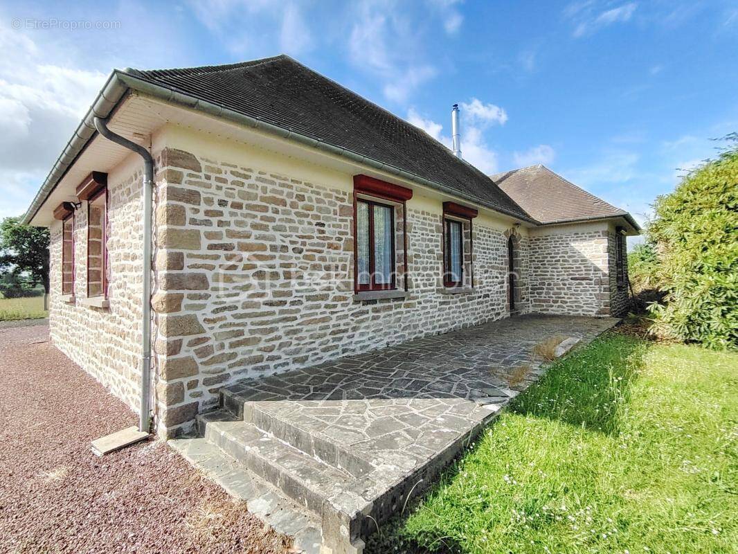 Maison à TEURTHEVILLE-BOCAGE