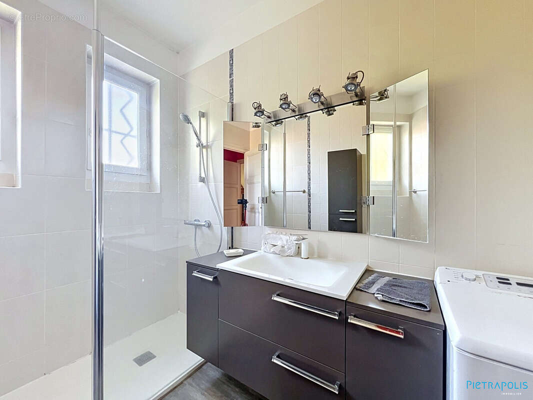 Maison 240 m² à Macon  - photo 8