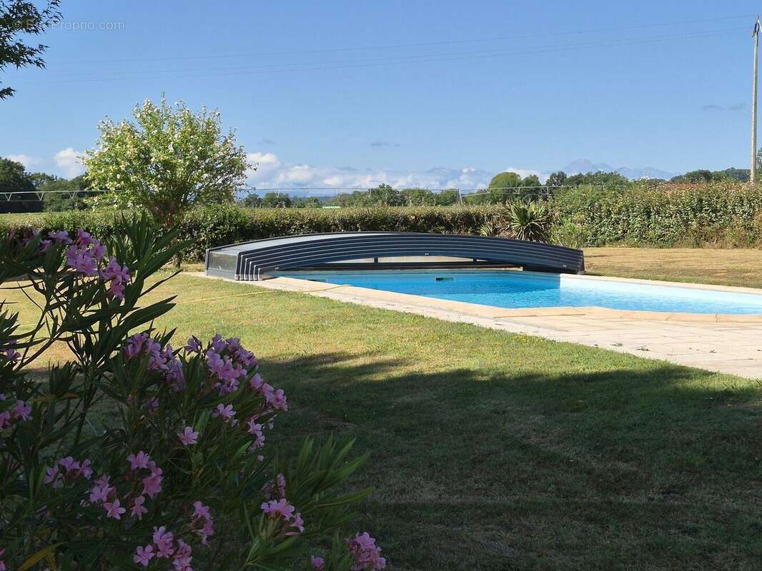 À vendre, Castelnau-Magnoac (Hautes-Pyrénées): Villa d'architecte 4 chambres, espace de vie ouvert, un garage/atelier et une pis - photo 2