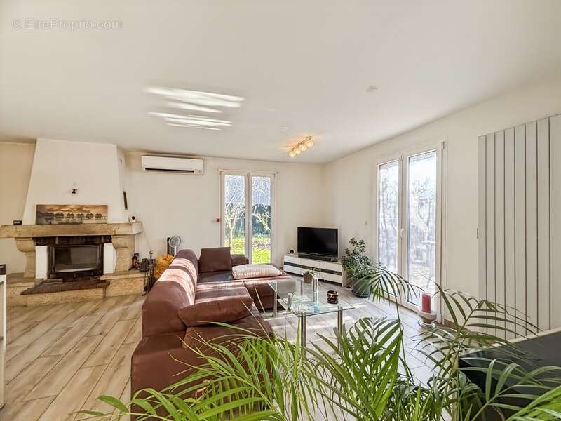 Maison à SAINT-GENIS-POUILLY