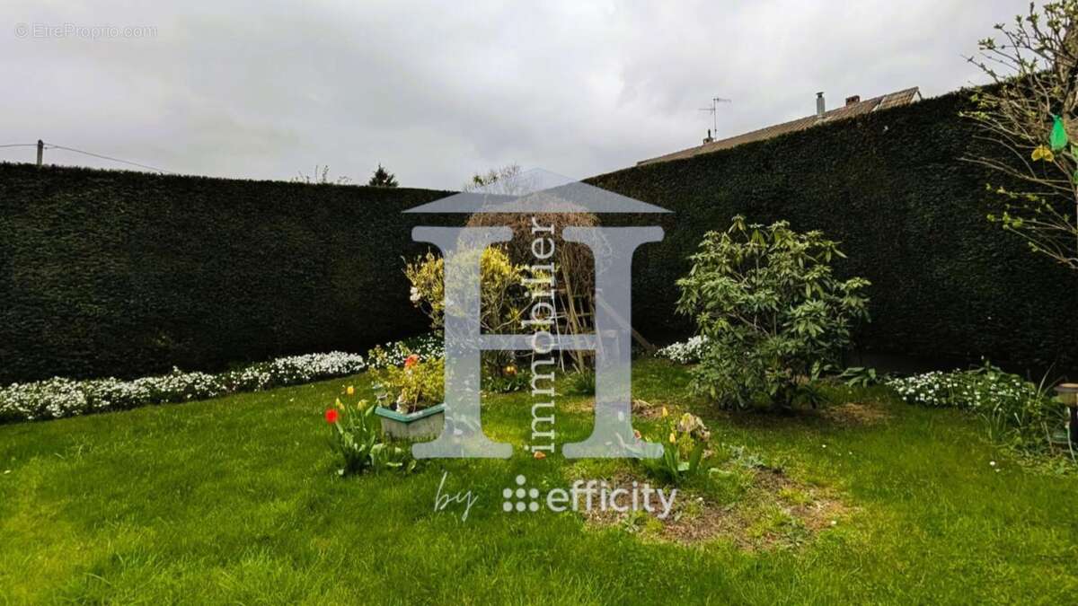 Maison à COURRIERES