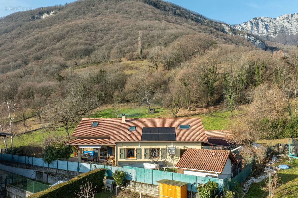 Maison à SAINT-VINCENT-DE-MERCUZE