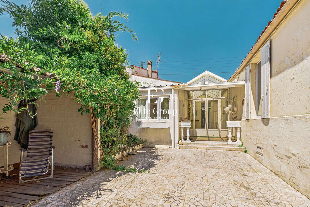 A Vendre Maison à Rénover - Rochefort - 6 Pièces - 146 m² - photo 2