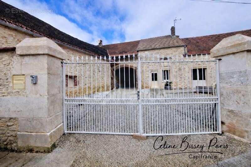 Maison 4 pièces, Plein Pied, 2 chambres, cuisine équipée américaine, dépendances, comble aménageable QUINCEROT (89) - photo 17