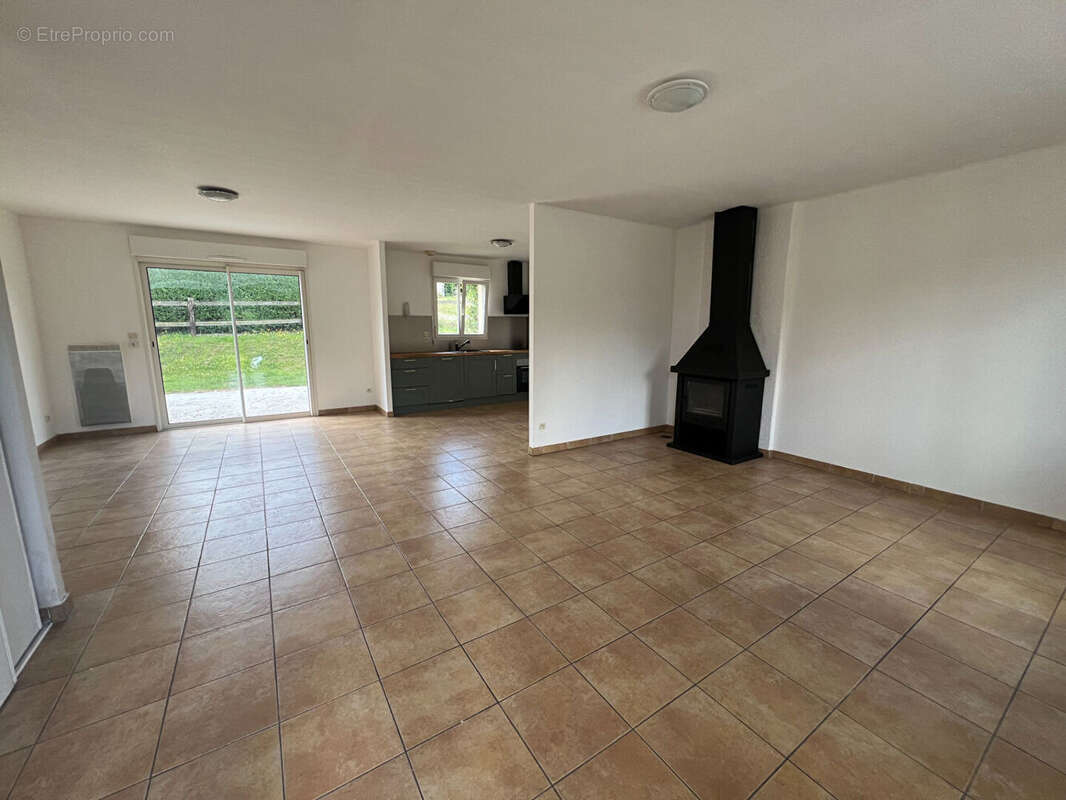 Maison à SAINT-EVROULT-DE-MONTFORT