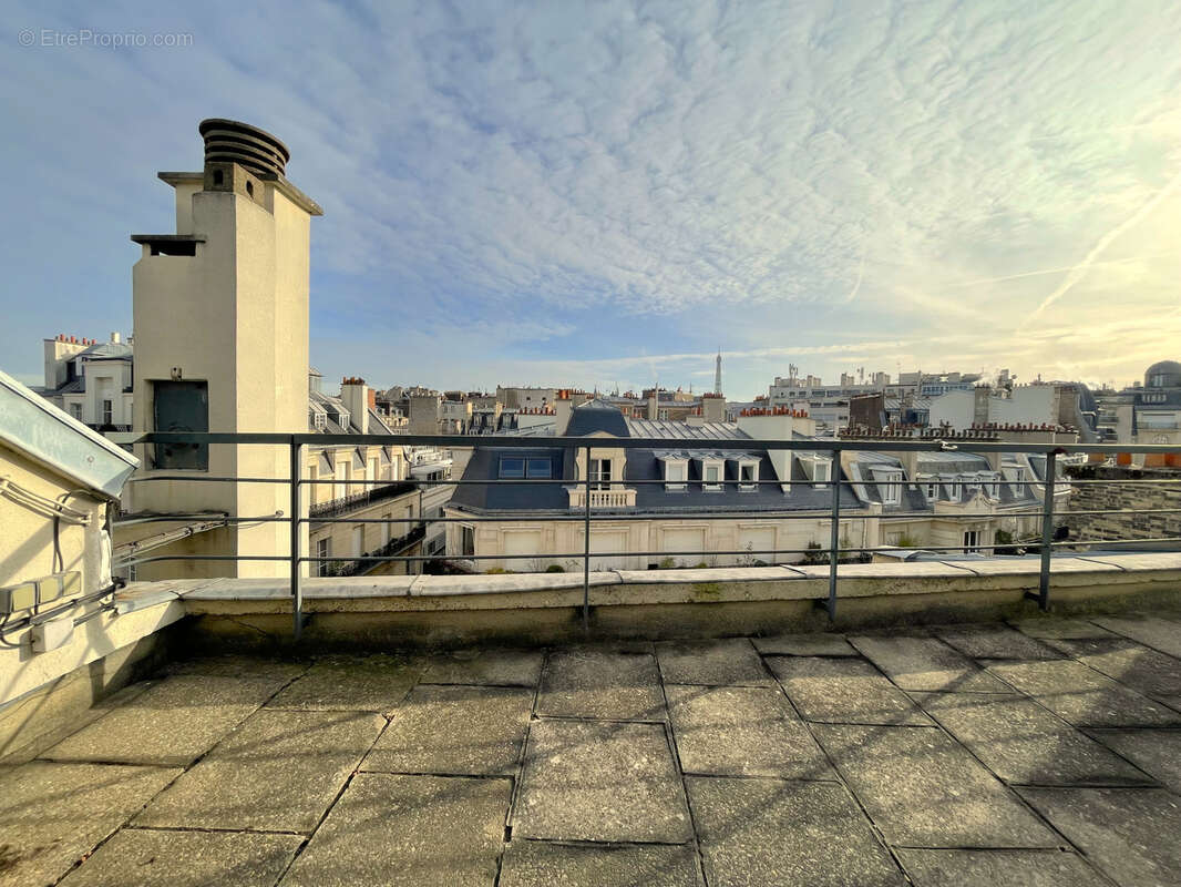 Appartement à PARIS-16E