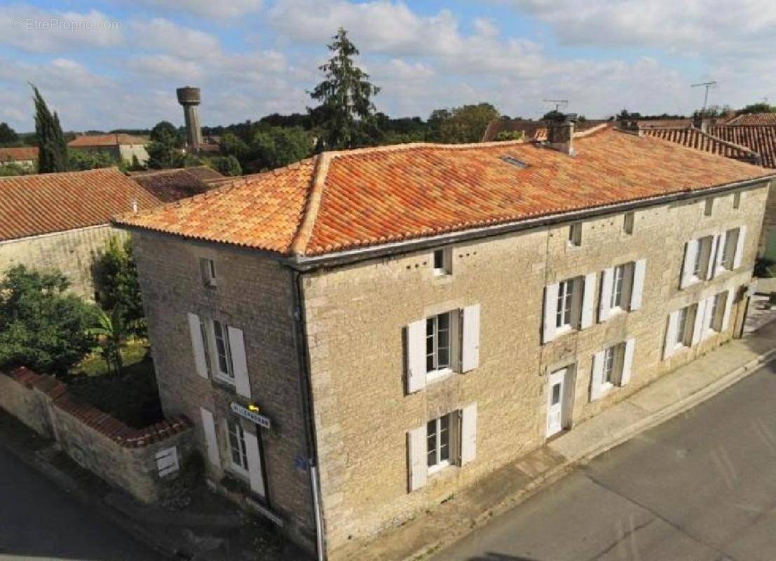 Maison à RUFFEC