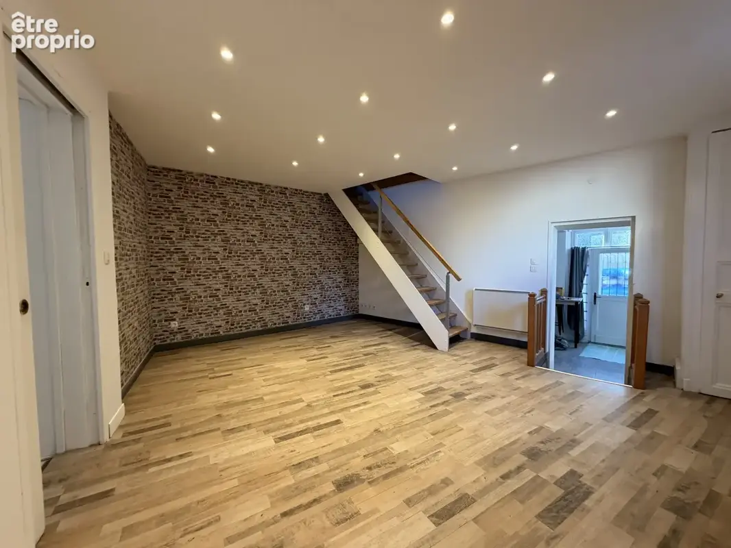 Appartement alliant charme, fonctionnalité et situation idéale, à proximité immédiate des commerces et des com - photo 3