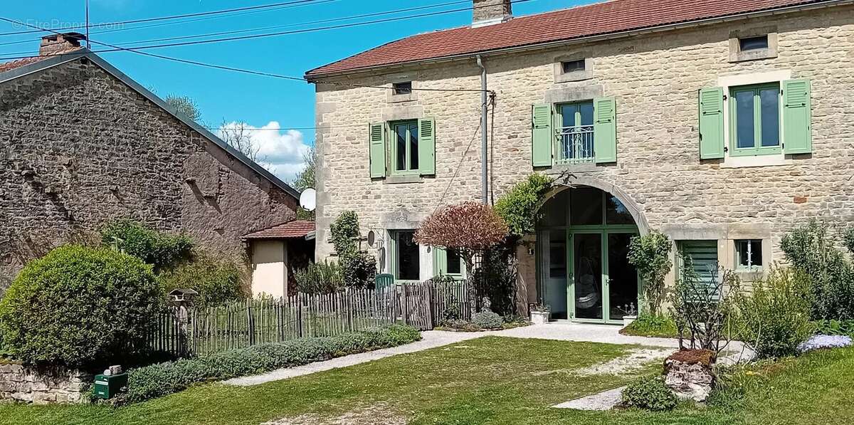 Maison à LA BASSE-VAIVRE