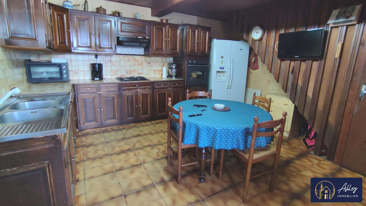 Maison 7 pièces SAINT PIERRE-CANTAL - Maison à SAINT-PIERRE