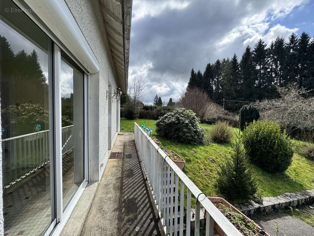 Maison à EYMOUTIERS