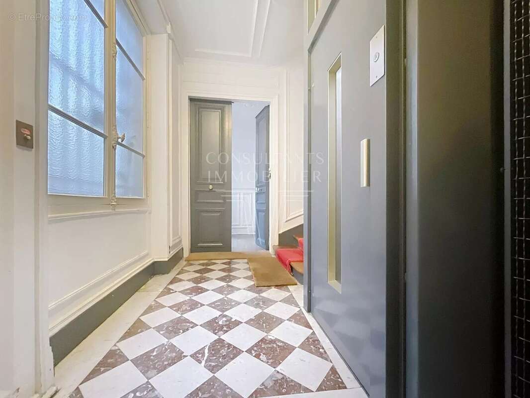 Appartement à PARIS-17E
